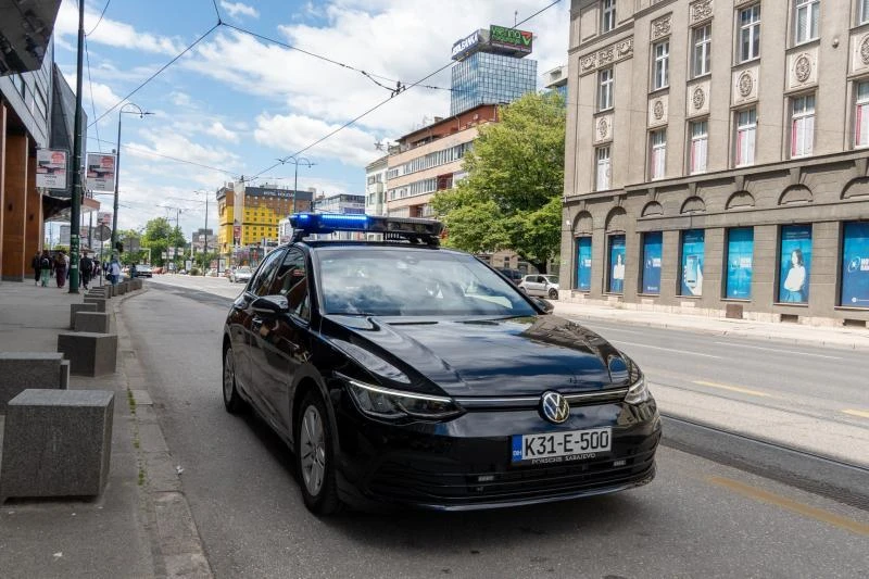 Opremljeni su uređajem za mjerenje brzine i detekciju registarskih tablica