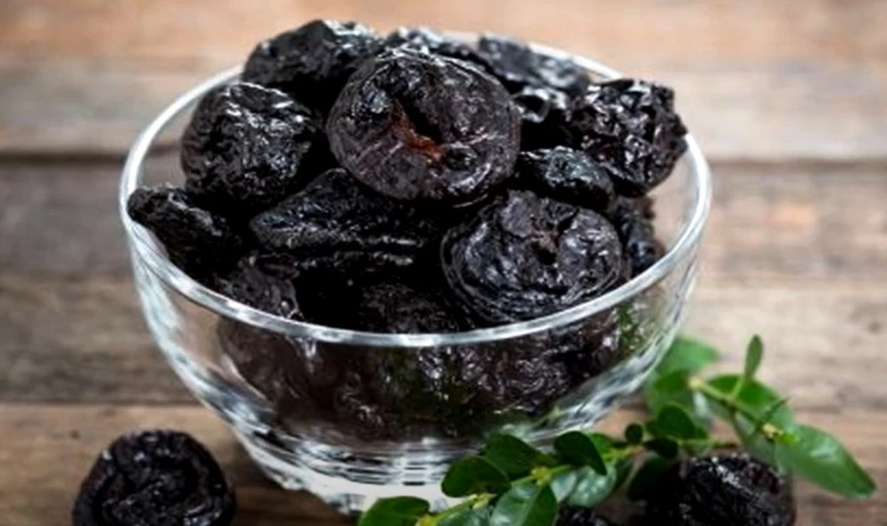 Suhe ljive Pune Su Proteina I Poma u Kostima I Mi i ima Suhe ljive Pune Su Proteina I Poma u Kostima I Mi i ima