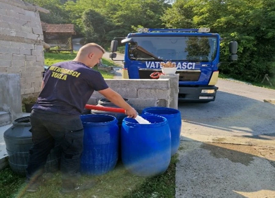 Vodu će dostavljati i vatrogasci