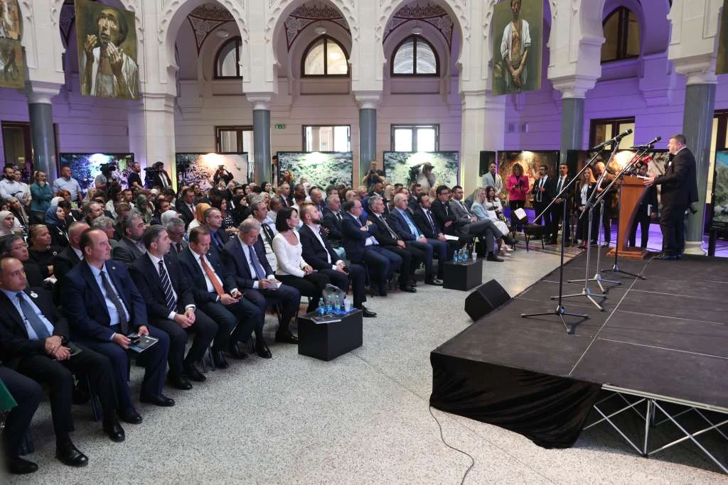Izložbu je priredio Arhiv Federacije sa saradnicima