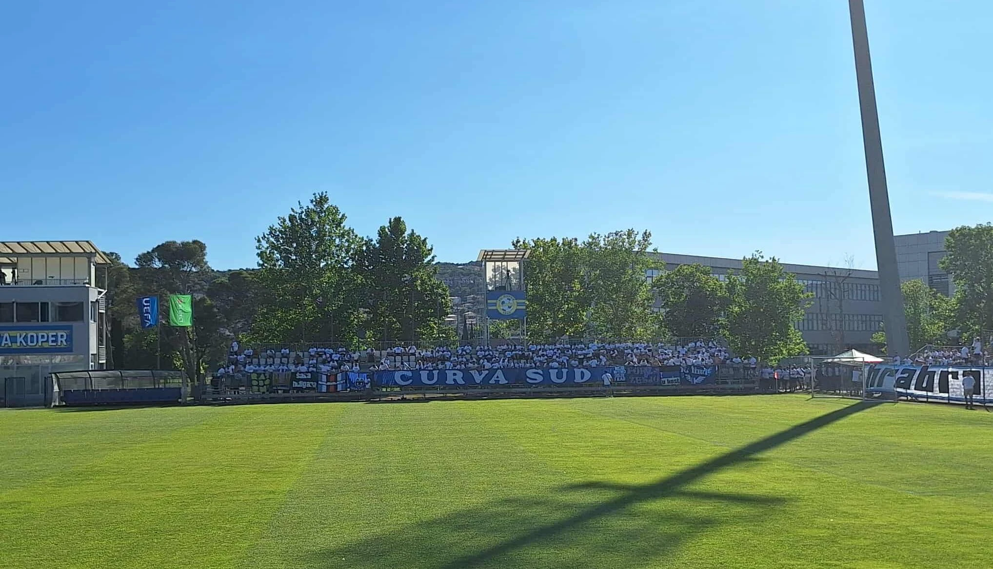 Manijaci su zauzeli svoju tribinu
