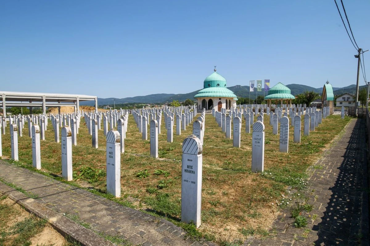 Šehidsko mezarje Kamičani-Kozarac
