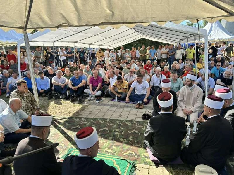 Odavanje počasti na Ćorkovači