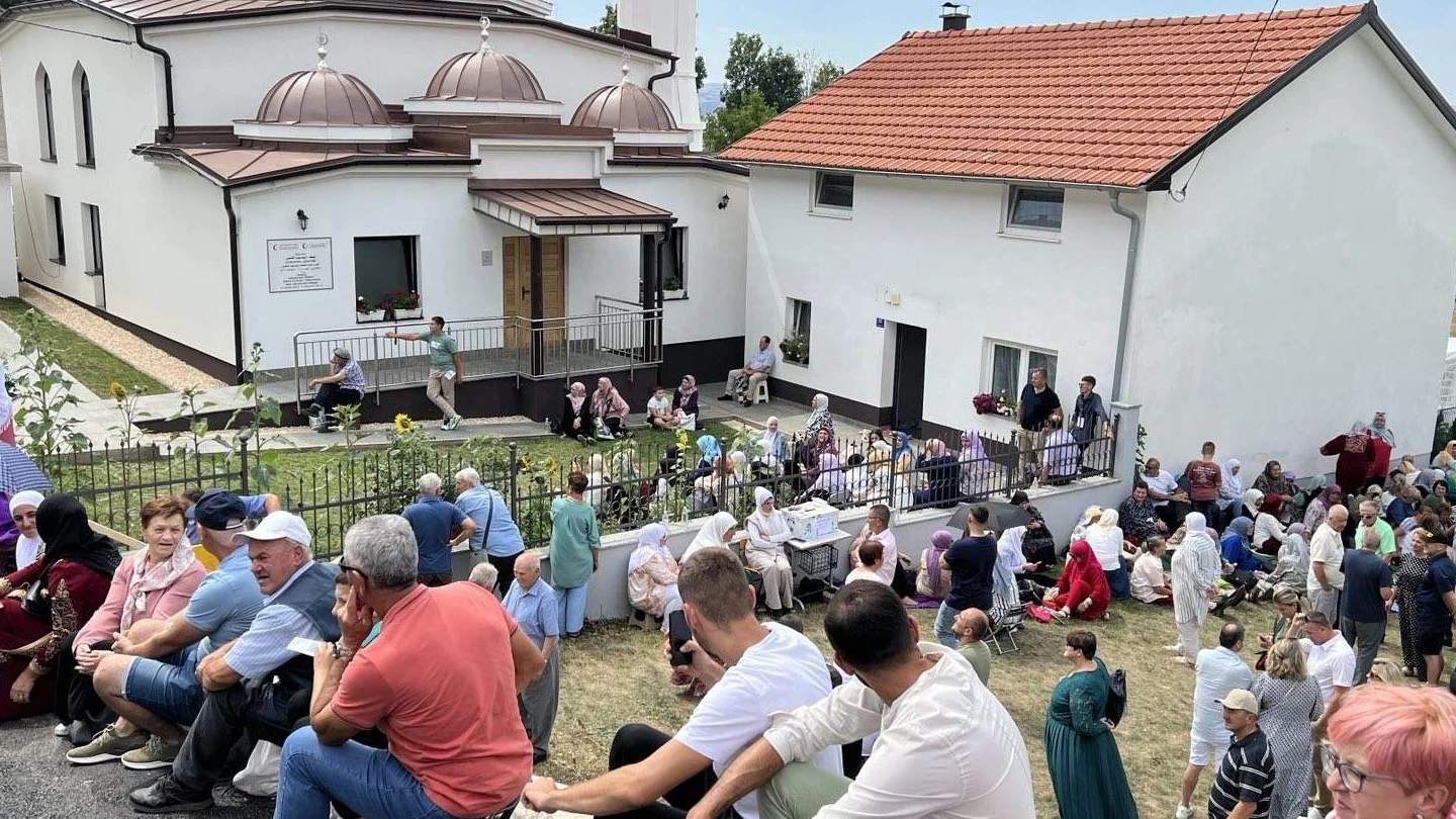 Otvaranju džamije je prisustvovao veliki broj vjernika