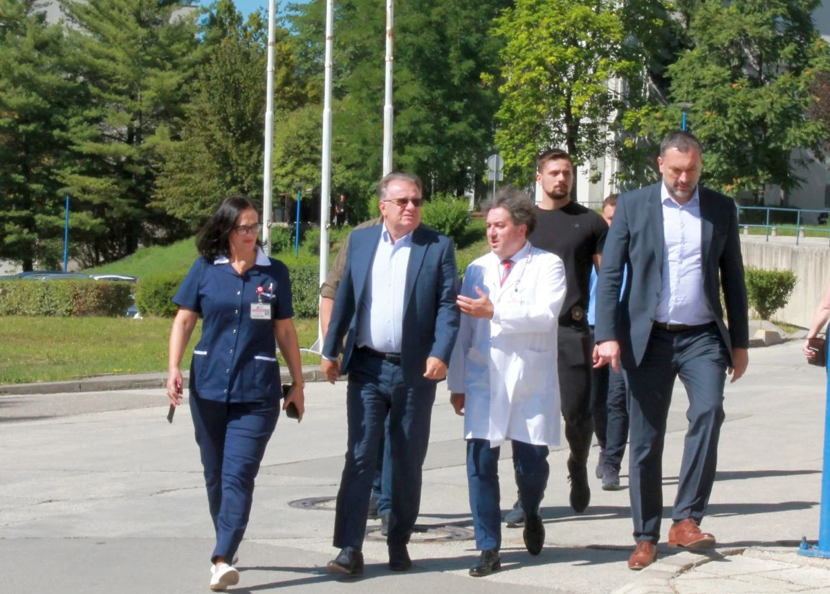 Nikšić i Konaković tokom posjete KCUS-u