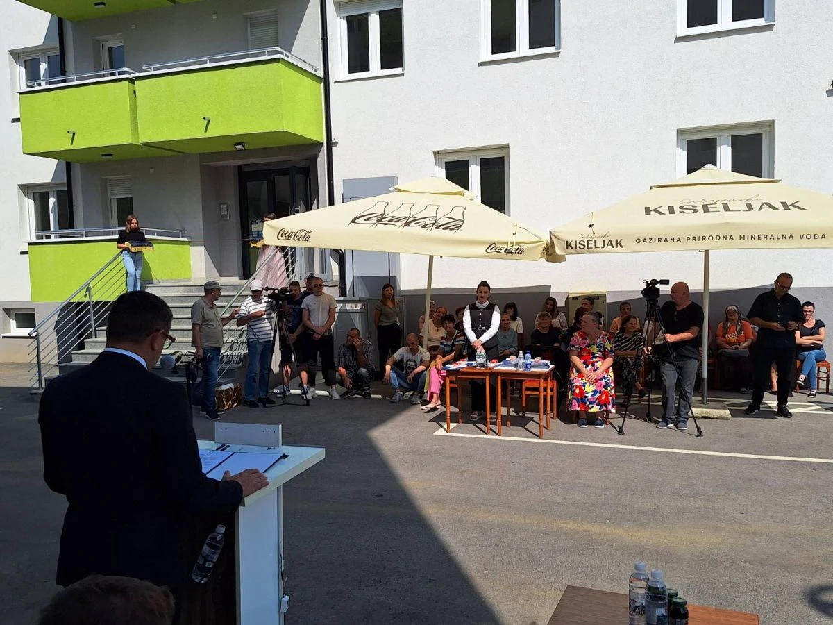 Sa svečanosti u Banovićima