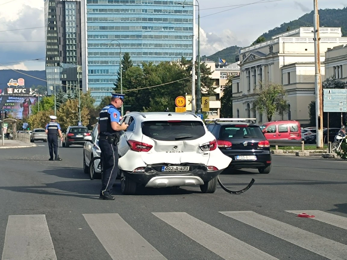 Saobraćajna nezgoda na Marin Dvoru