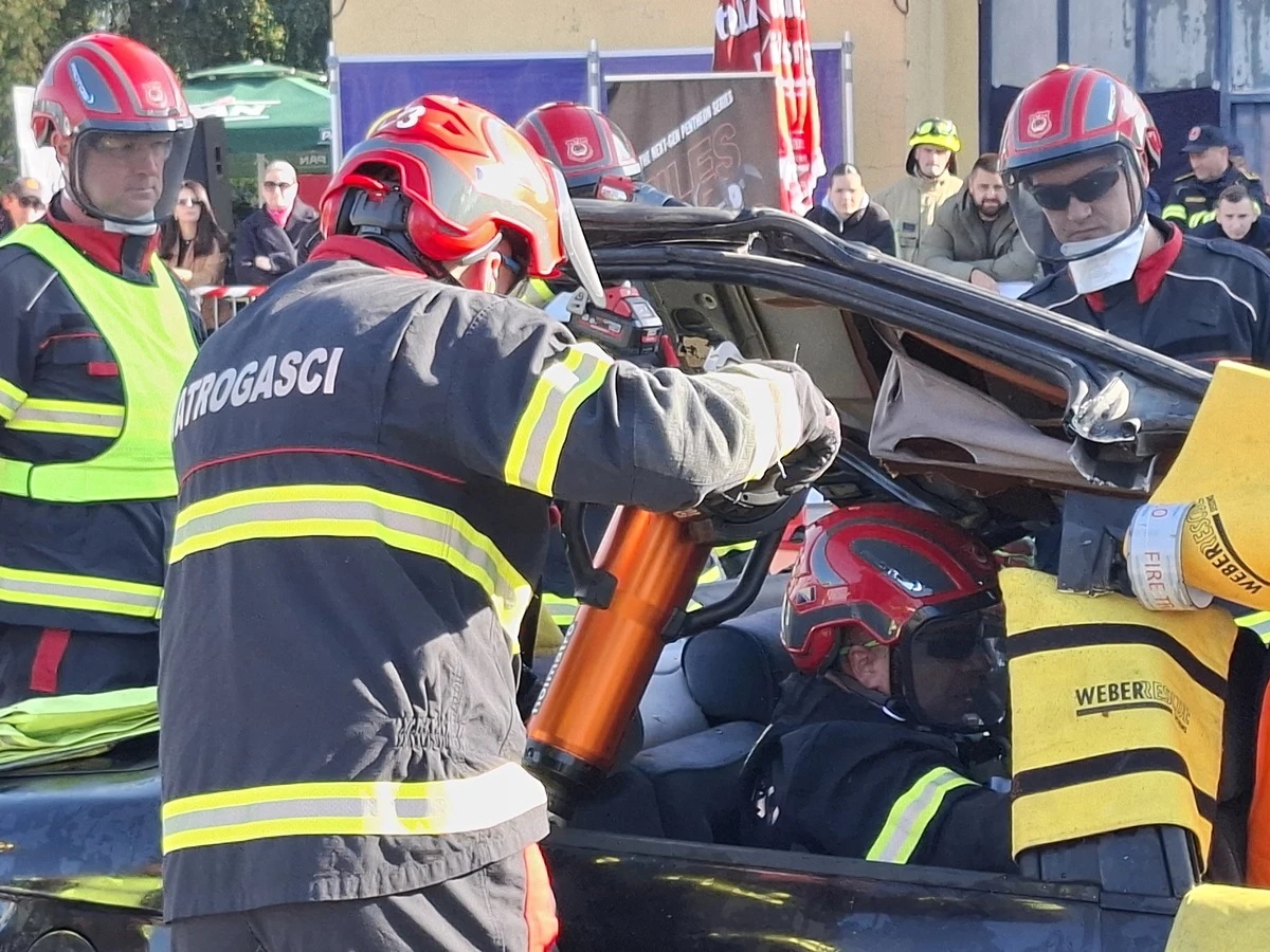 Profesionalna vatrogasna jedinica Tuzla