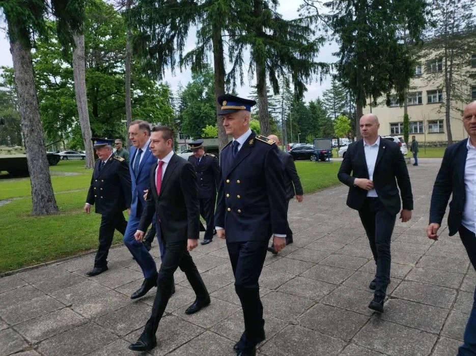 Milorad Dodik u kasarni Kozara
