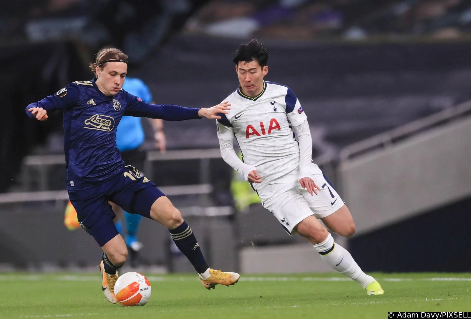Son Heung-min u dresu Tottenhama