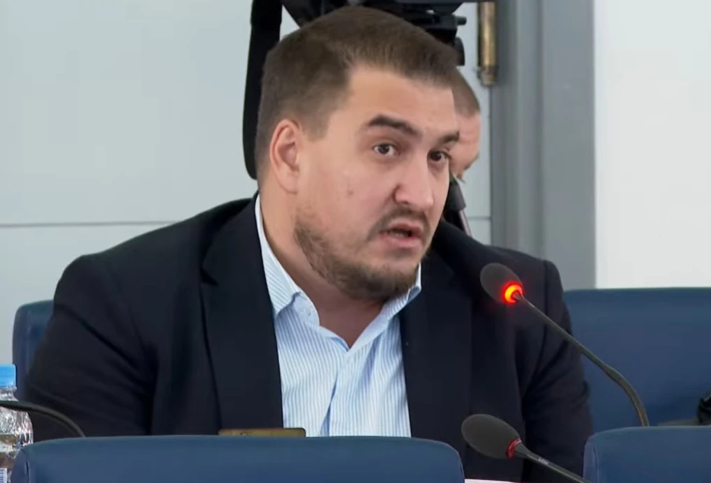 Haris Zahiragić tokom diskusije na sjednici