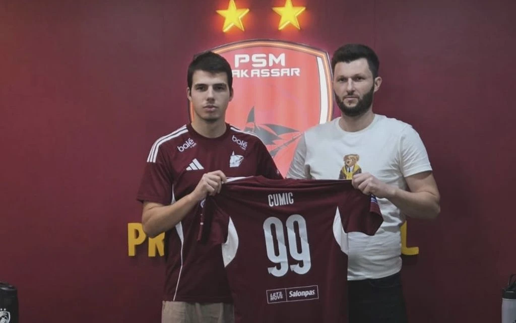 Čumić i menadžer Stjepanović na potpisu