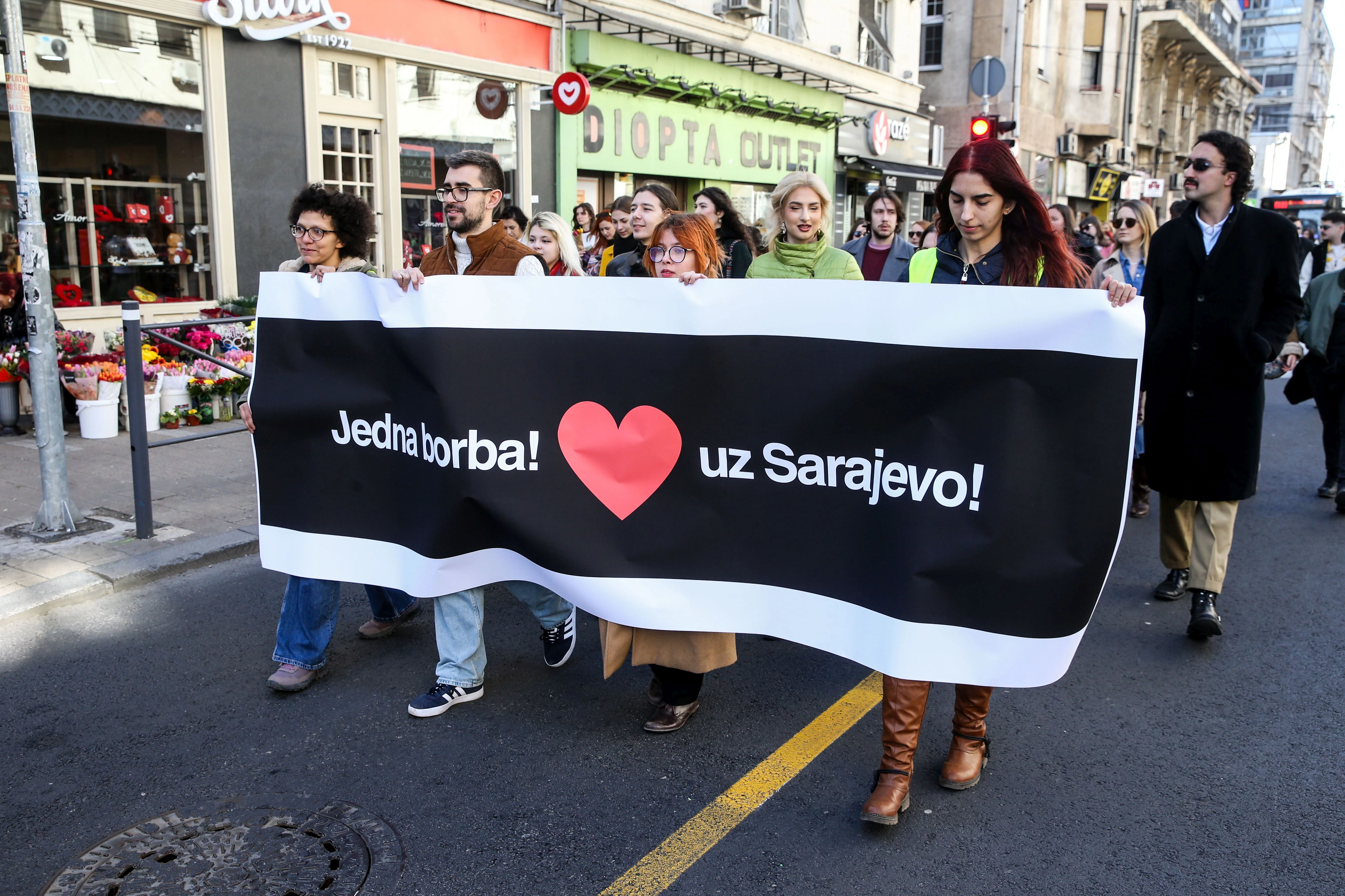 Beograđani u šetnji zbog tramvajske nesreće u Sarajevu: Jedna borba, srcem za Sarajevo