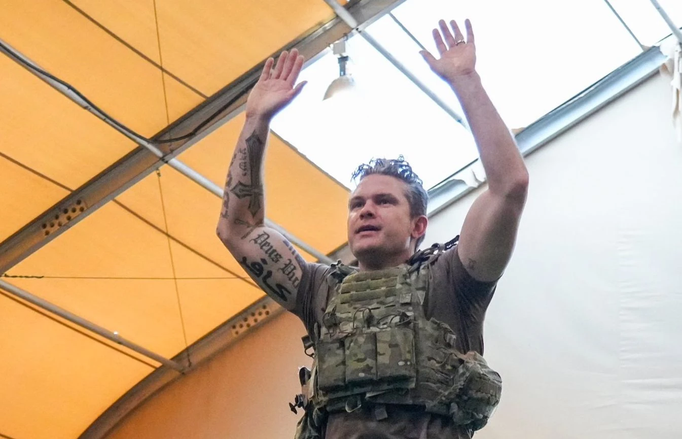 Hegseth: U ime Isusa Krista, SAD su spremne “pregovarati s bombama”