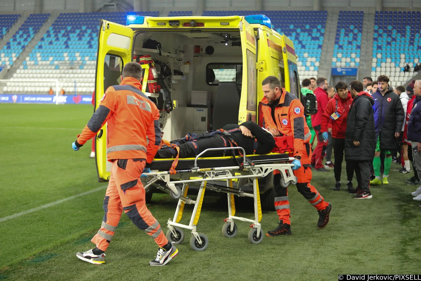 Izborniku mlade turske reprezentacije Korkmazu pozlilo je tijekom utakmice s Hrvatskom pa je prevezen u bolnicu