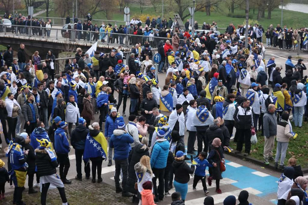 Karnevalska atmosfera na ulicama Zenice, stadiona Bilino polje počela se puniti