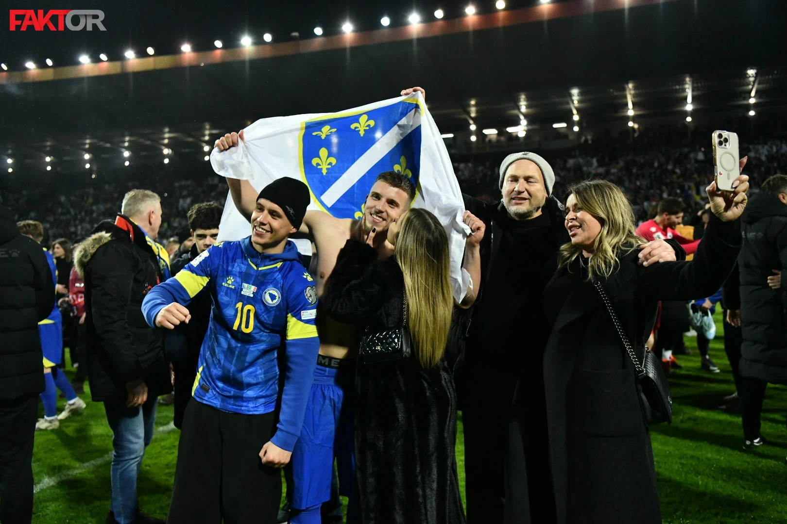 Pogledajte kako su Zmajevi proslavili plasman na Svjetsko prvenstvo, navijači su također utrčali na teren