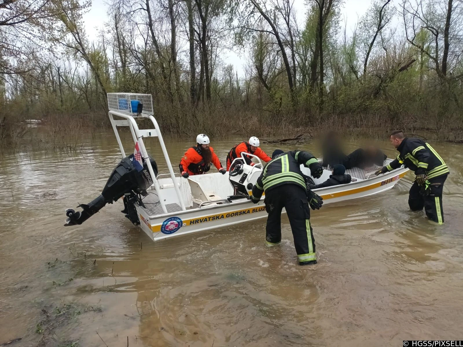 Dramatična akcija spašavanja: Deseci ljudi u Savi, sve raspoložive službe na terenu