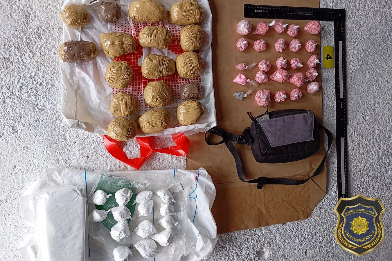 Tužilaštvo KS: Predložen pritvor za muškarca i ženu kod kojih je u kući u Rakovici pronađeno šest kilograma droge