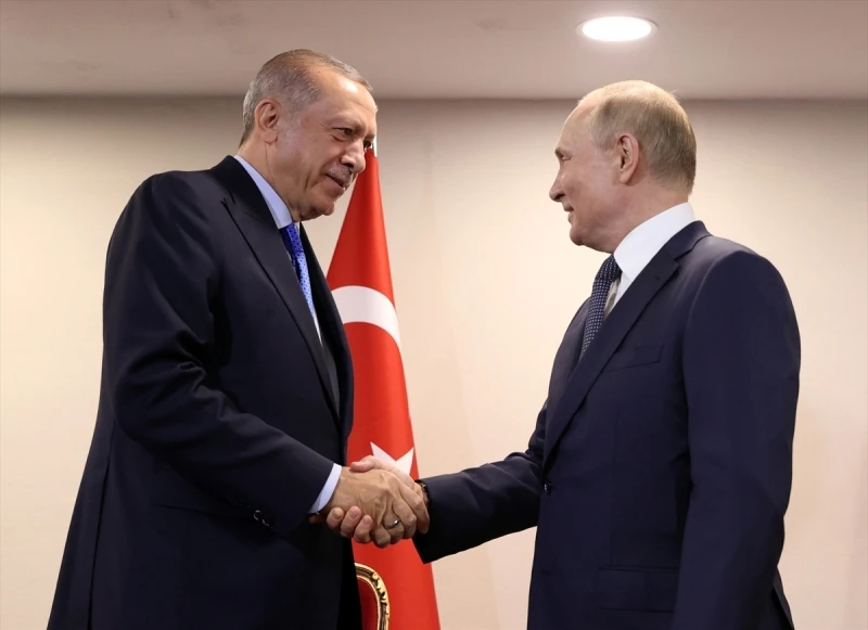 Erdogan je rekao Putinu da Ankara ne podržava napade na Iran, upozorio je na nestabilnost u Crnom moru