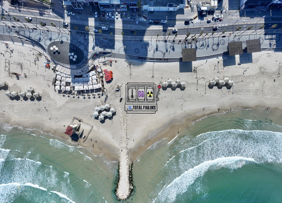 Pješčana instalacija protiv Trumpa “slot machine” na plaži u Tel Avivu