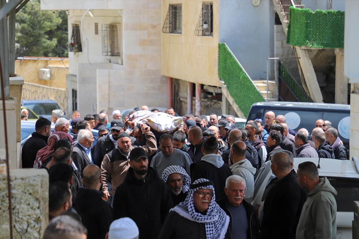 Automobil iz pratnje izraelskog ministra ubio je palestinskog tinejdžera na putu do škole