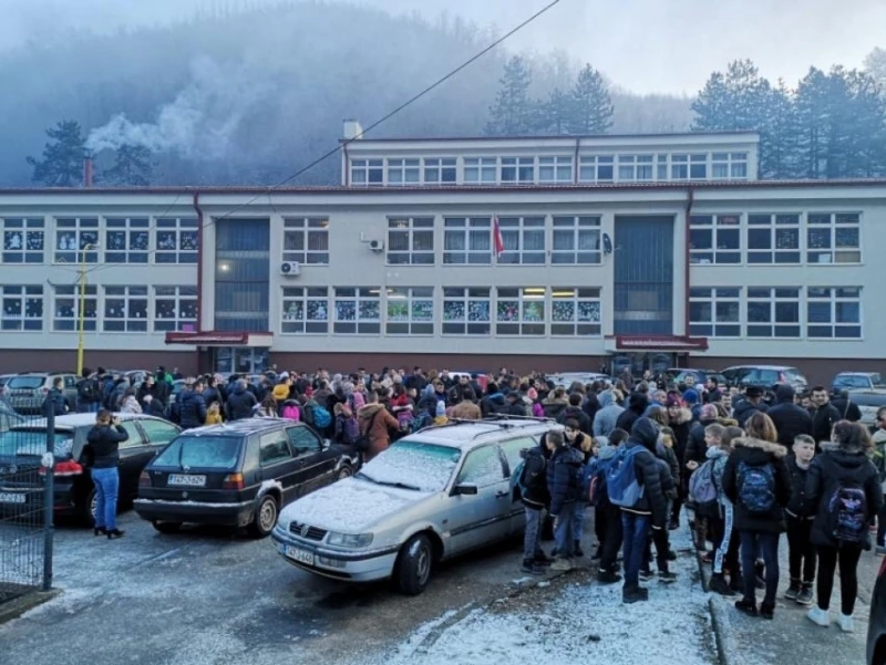Protest roditelja i učenika bošnjačke nacionalnosti u Srebrenici