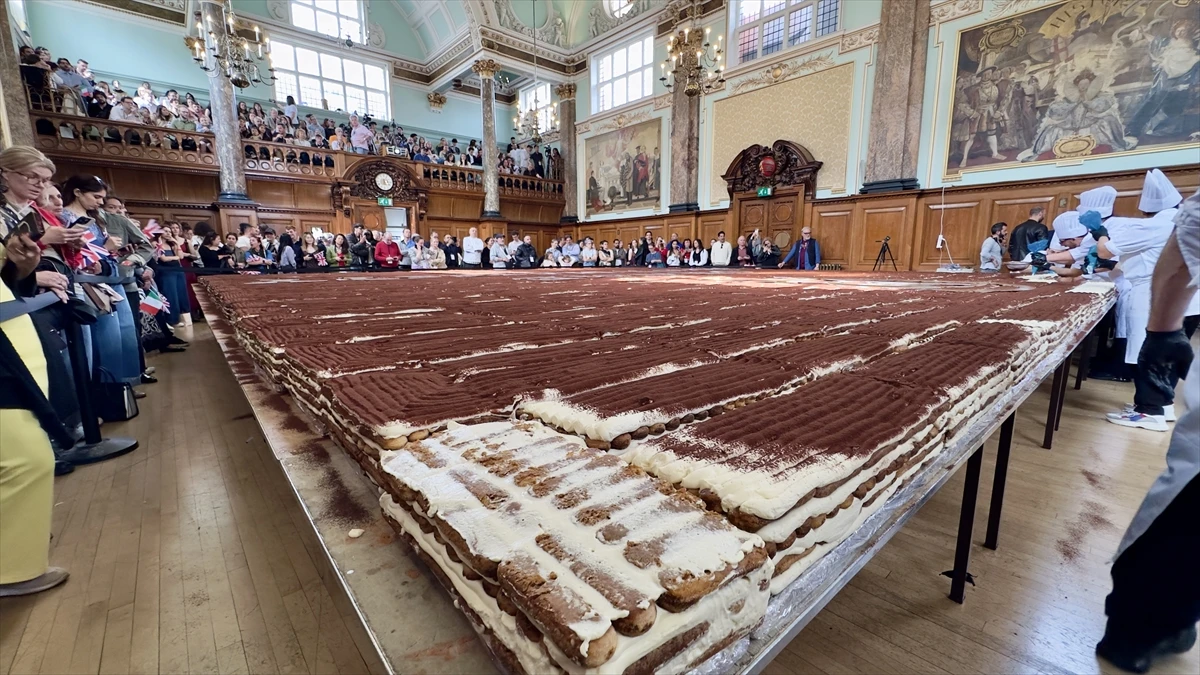 London oborio rekord: Napravljen je najduži tiramisu na svijetu, dug više od 440 metara
