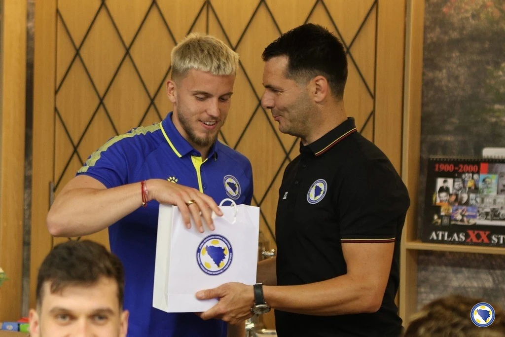 Spahić radi sjajan posao i van terena