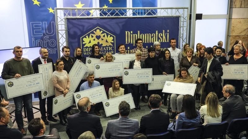 Diplomatski bazar: Uručene donacije