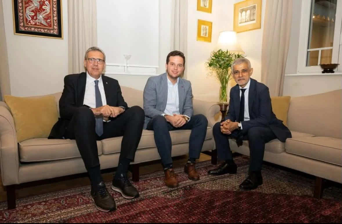 Avdić, Uk i Khan