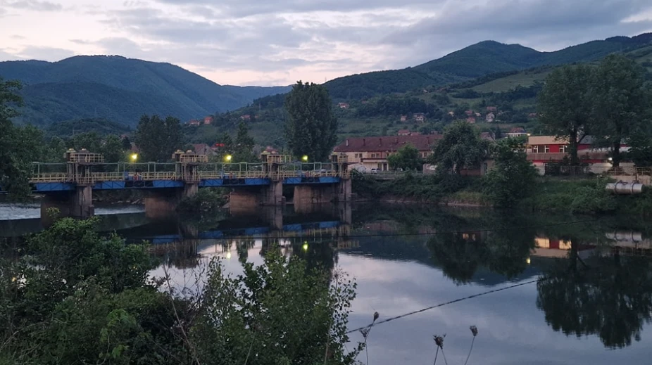 Brana u naselju Kanal
