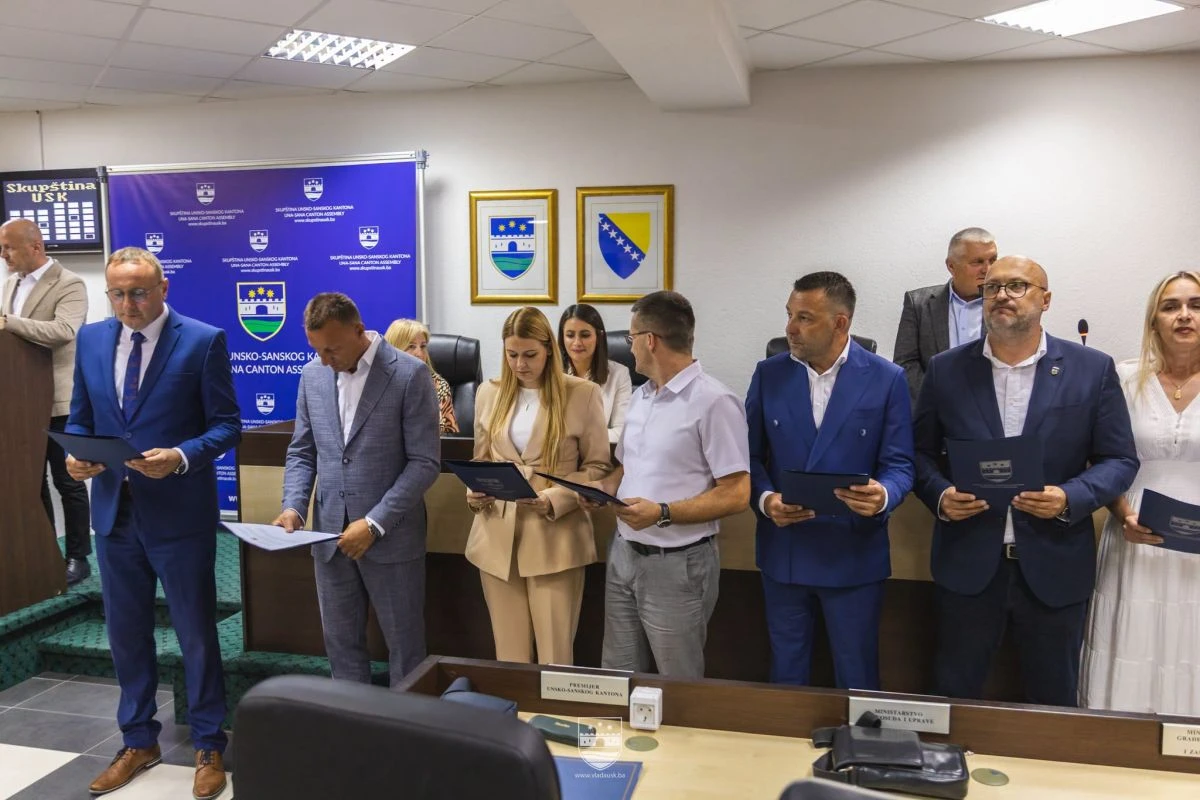 Članovi Vlade USK položili zakletvu