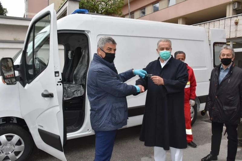Opća bolnica sanitetsko vozilo