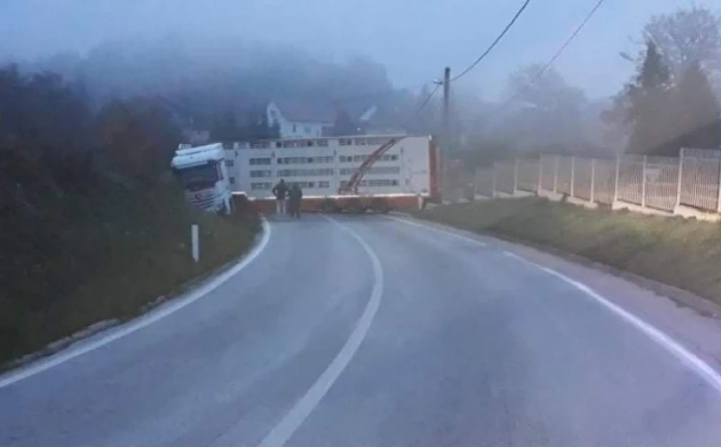 Vitez, prevrnut kamion
